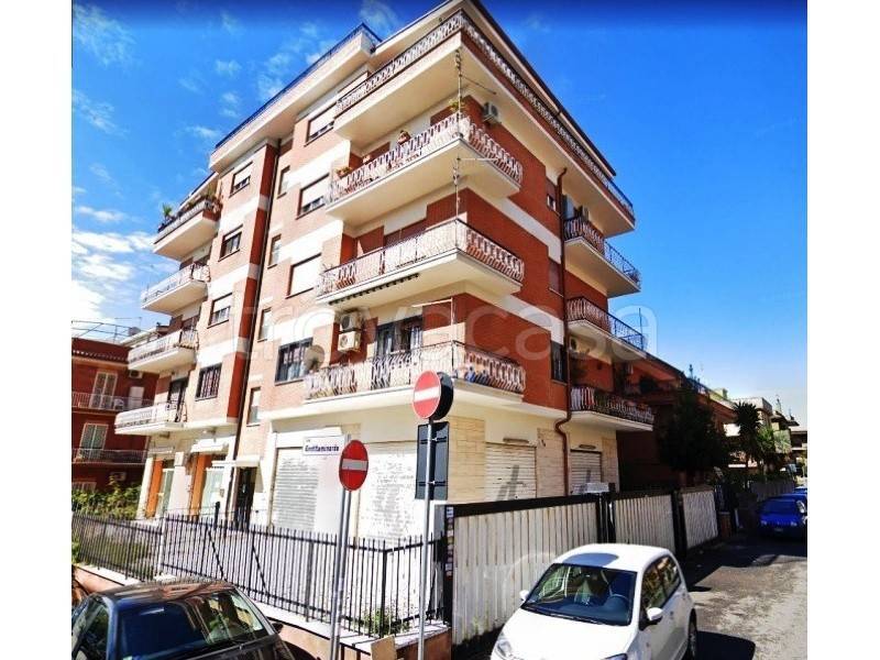 Appartamento in vendita a Roma via Grottaminarda, 72