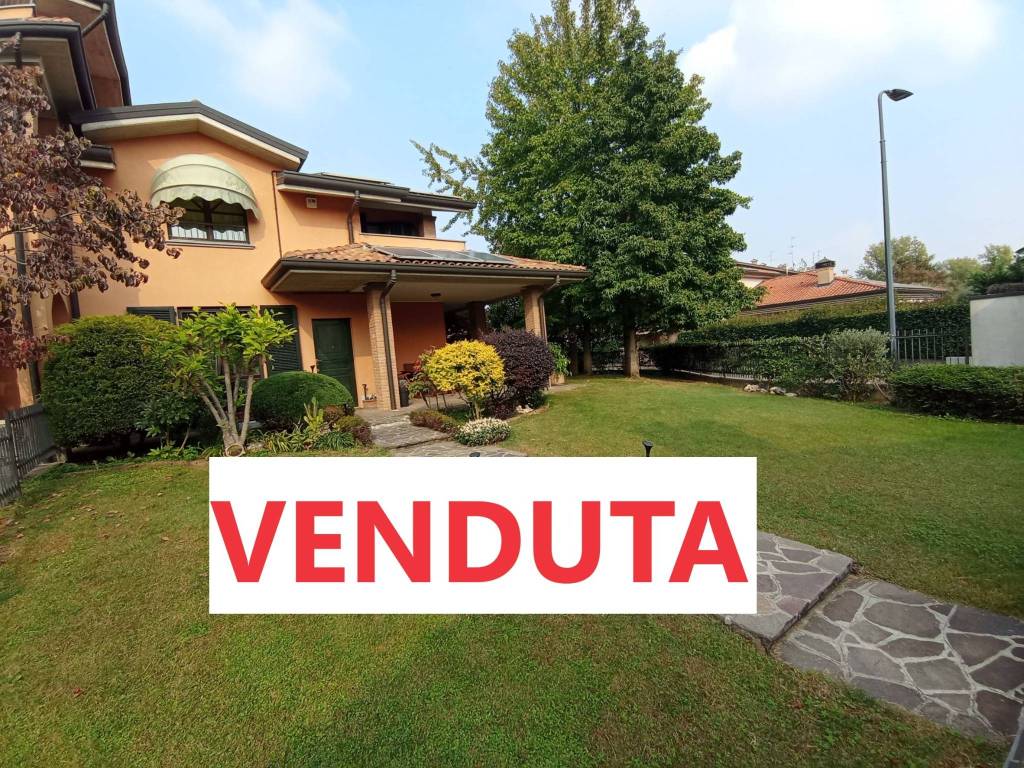 Villa a Schiera in vendita a Cassano d'Adda via Don Giovanni Minzoni