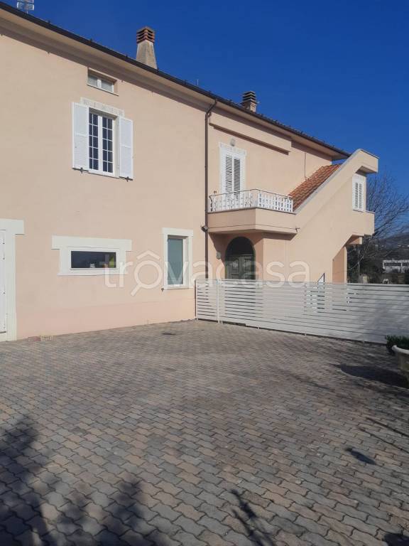 Villa Bifamiliare in vendita a Falerone via Spineto, 6