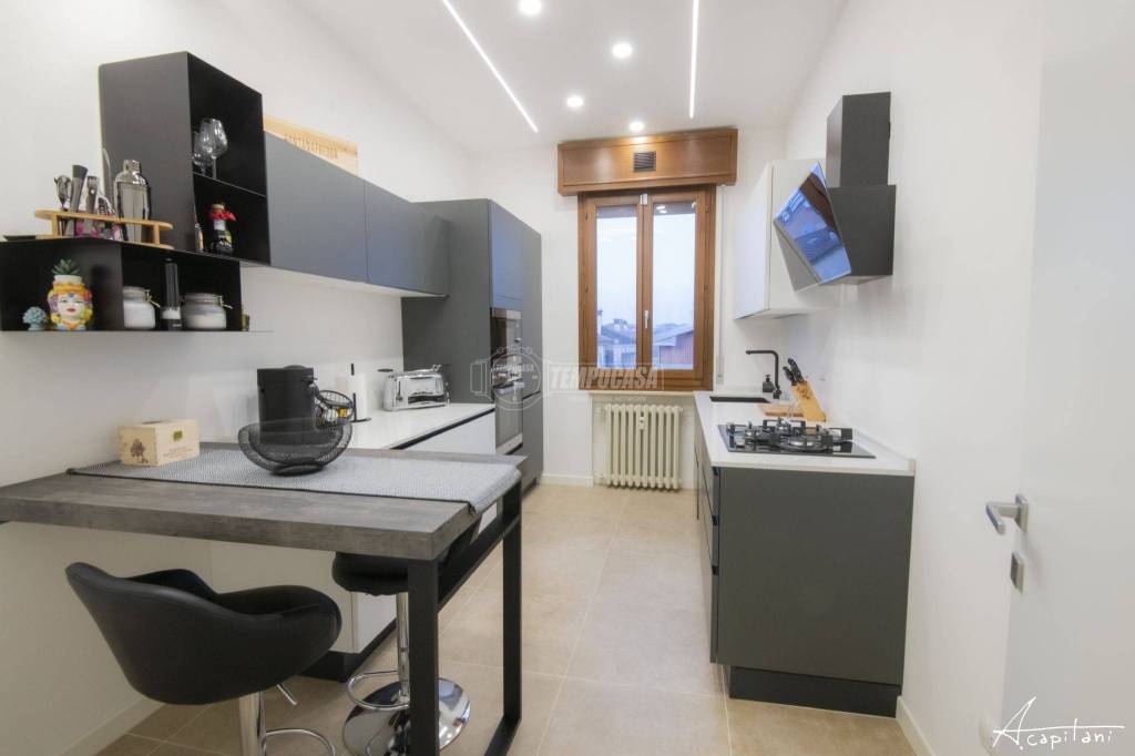 Appartamento in vendita a Modena via Imola