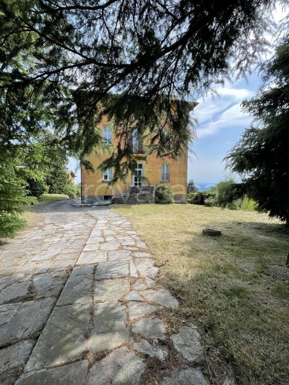 Villa Bifamiliare in vendita a Como