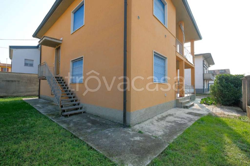 Villa Bifamiliare in vendita a Ciserano via Andrea Doria 12