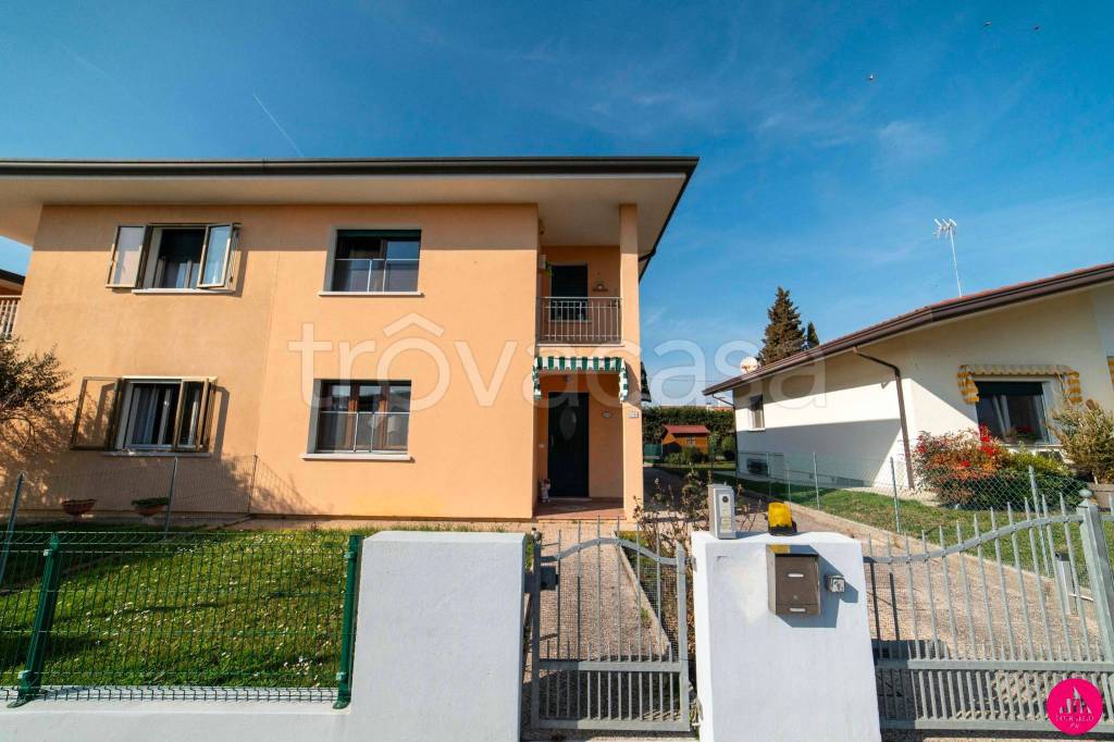 Villa a Schiera in vendita ad Azzano Decimo via Martiri della Libertà