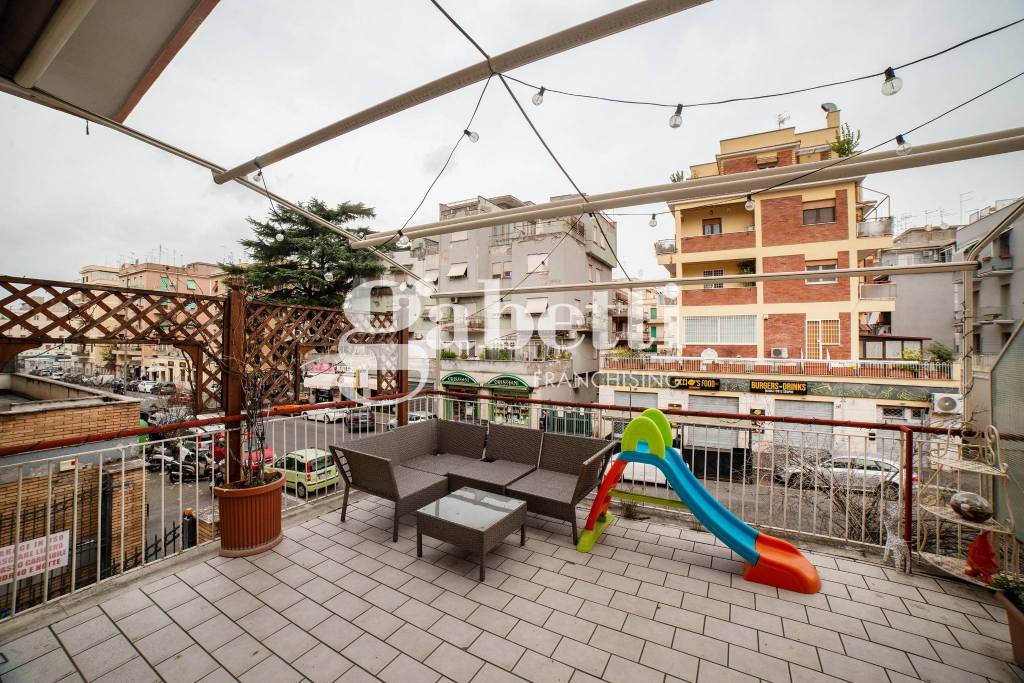 Appartamento in vendita a Roma via dei Platani