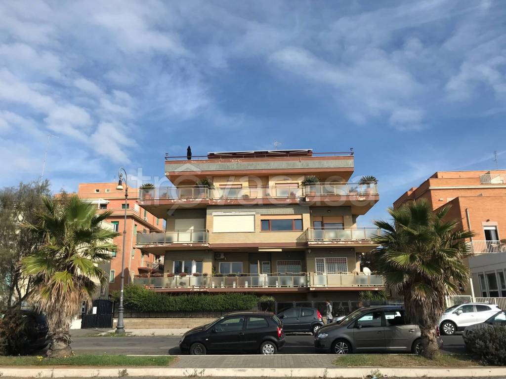 Appartamento in affitto a Roma lungomare Paolo Toscanelli, 50