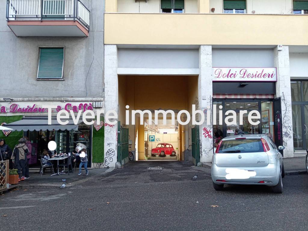 Garage in vendita a Roma via Gaspare Gozzi