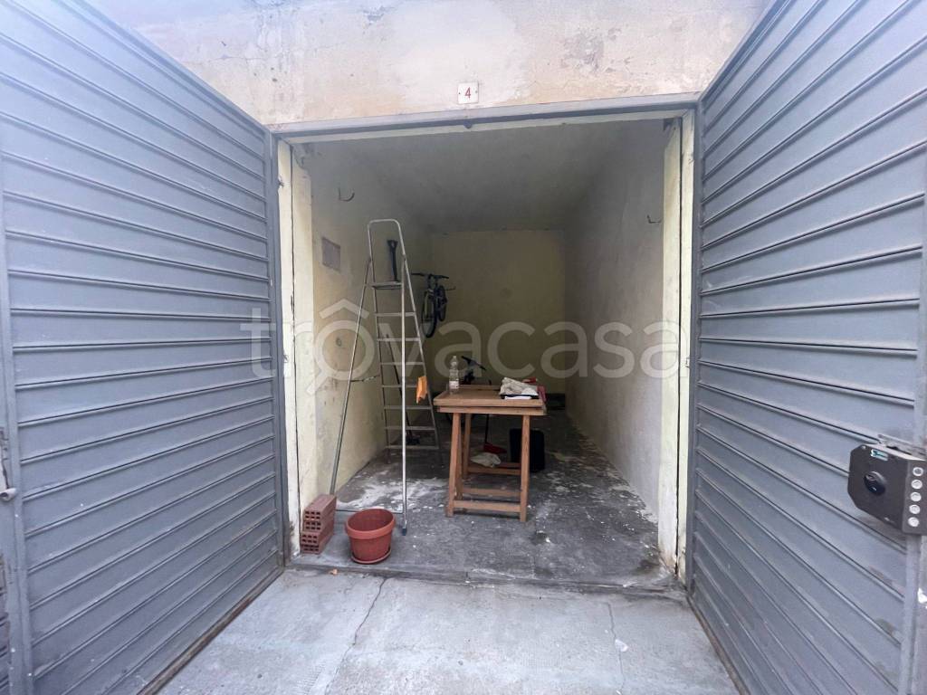 Garage in vendita a Torino via Baveno, 19