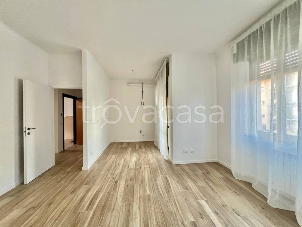 Appartamento in vendita a Varese via Benedetto Varchi, 28