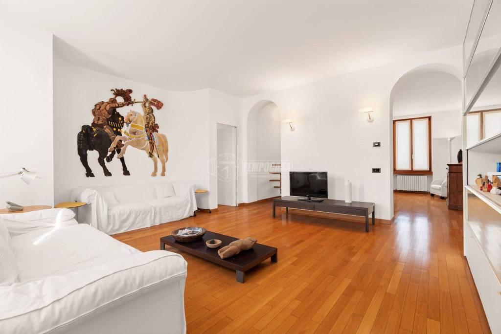 Appartamento in vendita a Milano via Perugino 8