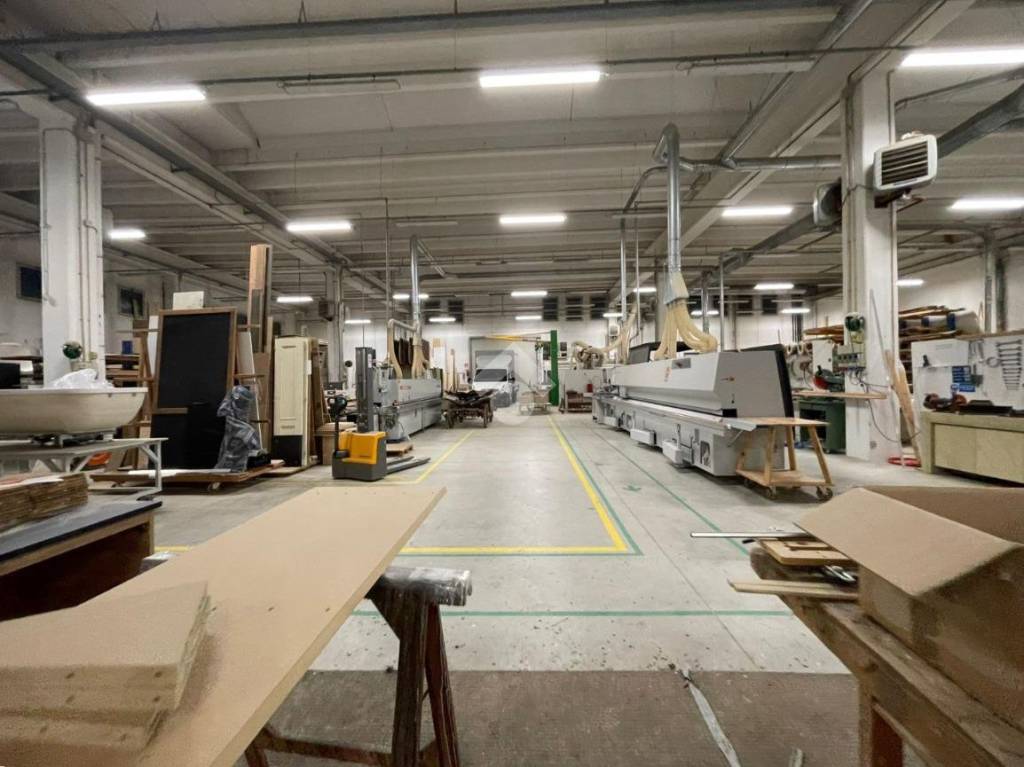 Capannone Industriale in vendita a Selvazzano Dentro via Marconi, 30