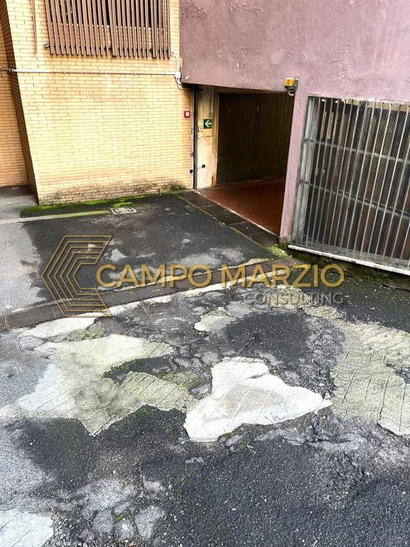 Garage in vendita a Roma largo Marliana