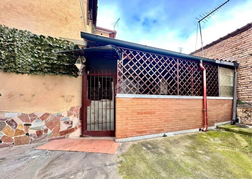 Appartamento in vendita a Roma via Monte Albino, 24