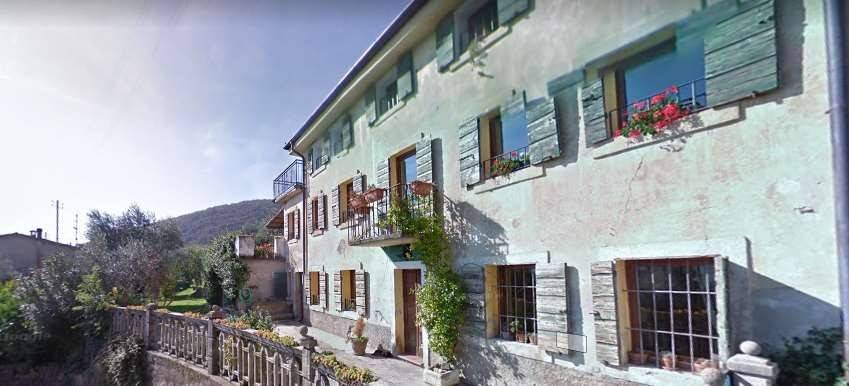 Casa Indipendente in vendita a Verona via Carbonare