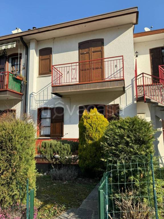 Appartamento in vendita a Canzo via Caravaggio, 32