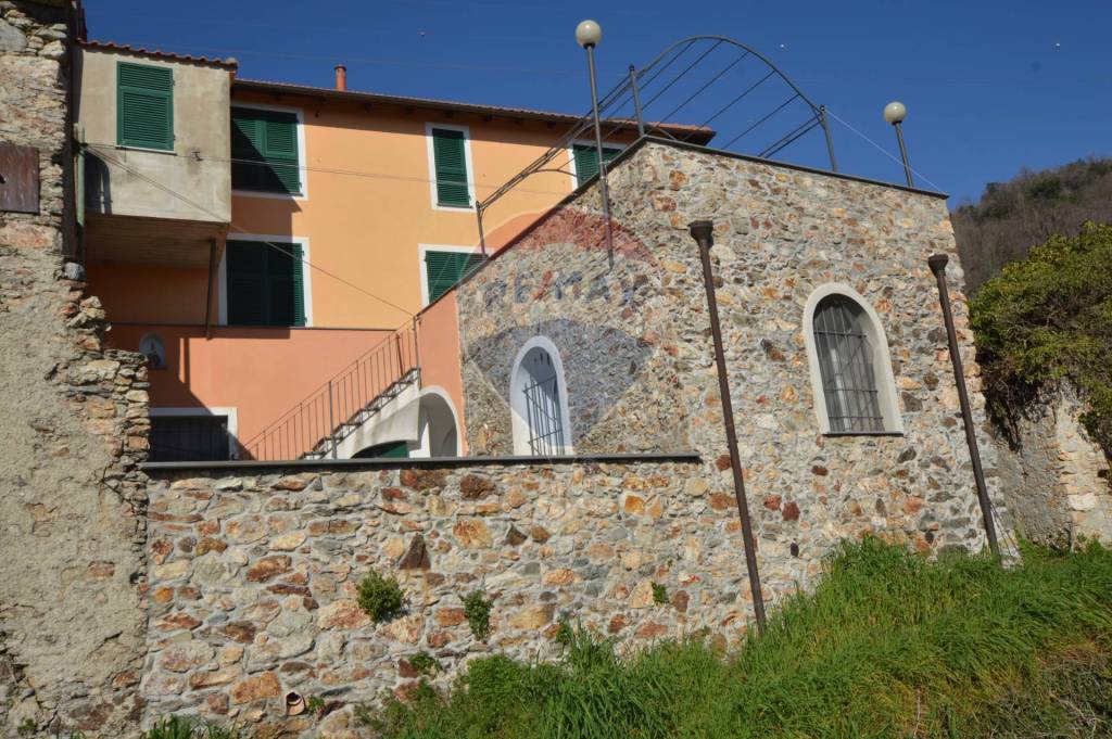 Casa Indipendente in vendita a Vezzi Portio via Delmonte, 6