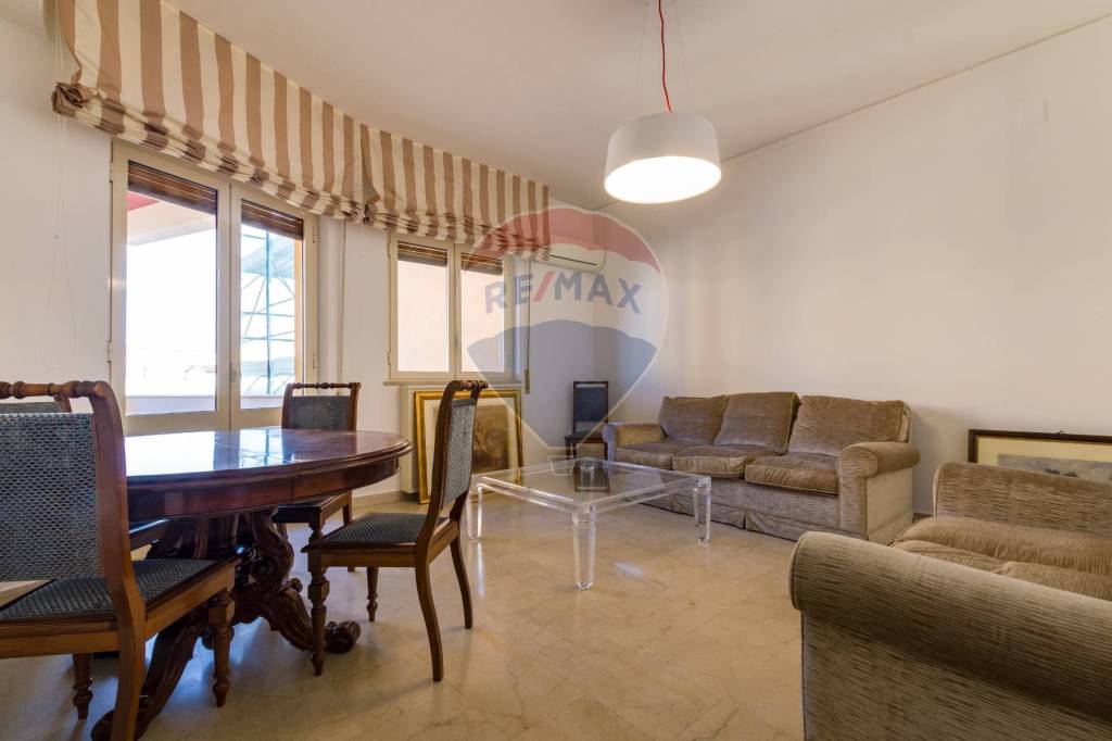 Appartamento in affitto a Palermo viale Regina Margherita, 9