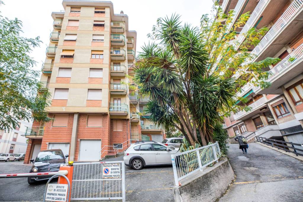 Appartamento in vendita a Genova via Canesi, 16