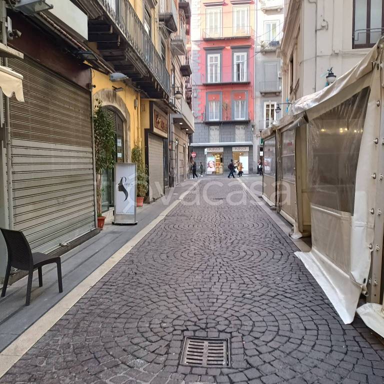 Negozio in affitto a Napoli piazzetta Matilde Serao, 36