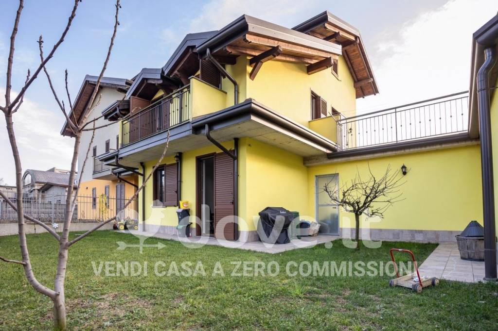 Villa in vendita a Solbiate Arno via Caronno Varesino, 28