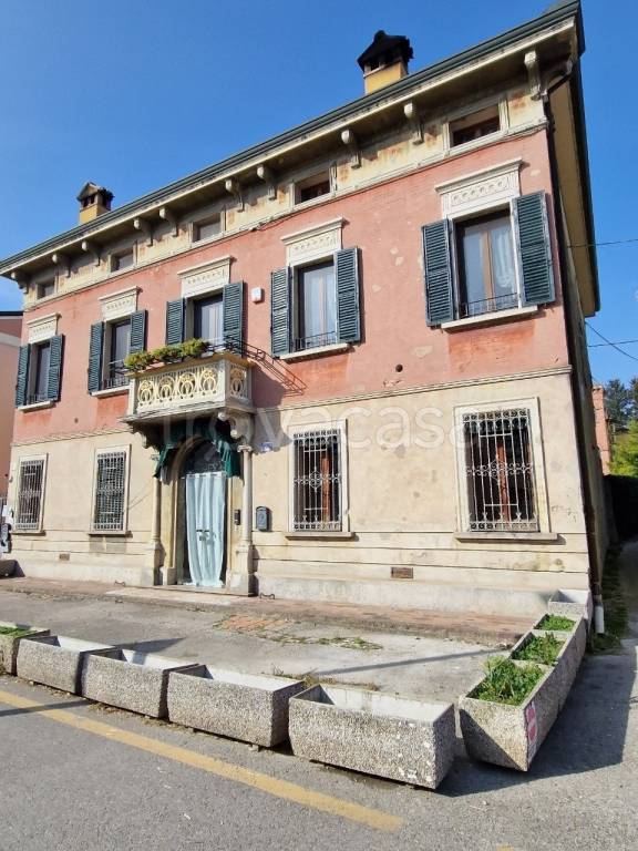 Appartamento in vendita a Terre del Reno corso Italia