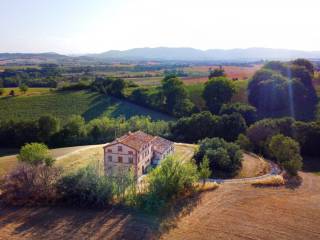 Rustico in vendita a treia frazione carreggiano, 1