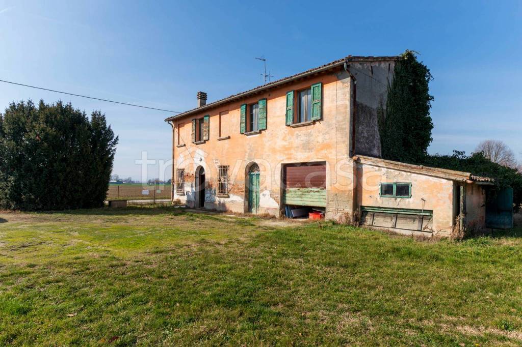 Casale in vendita a Forlì via Plaustro, 11