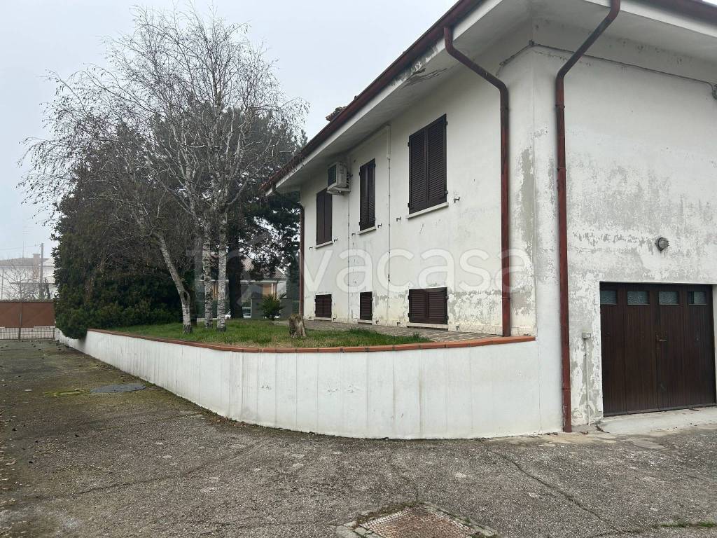 Villa in vendita a Quistello viale Rainera