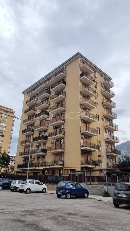 Appartamento in vendita a Palermo via Giuseppe Pianell, 21