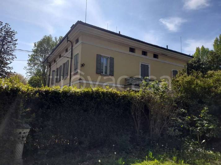 Villa Bifamiliare all'asta a Modena strada Montanara, 184