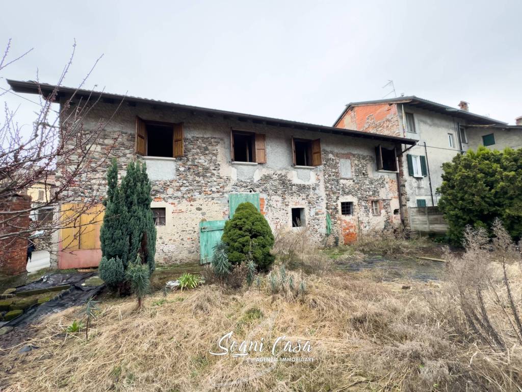 Casa Indipendente in vendita a Fontaneto d'Agogna via Guglielmo Marconi