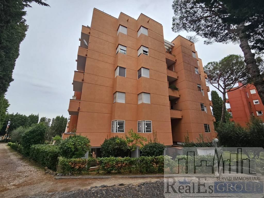 Appartamento in vendita a Roma via dell'Isola Farnese