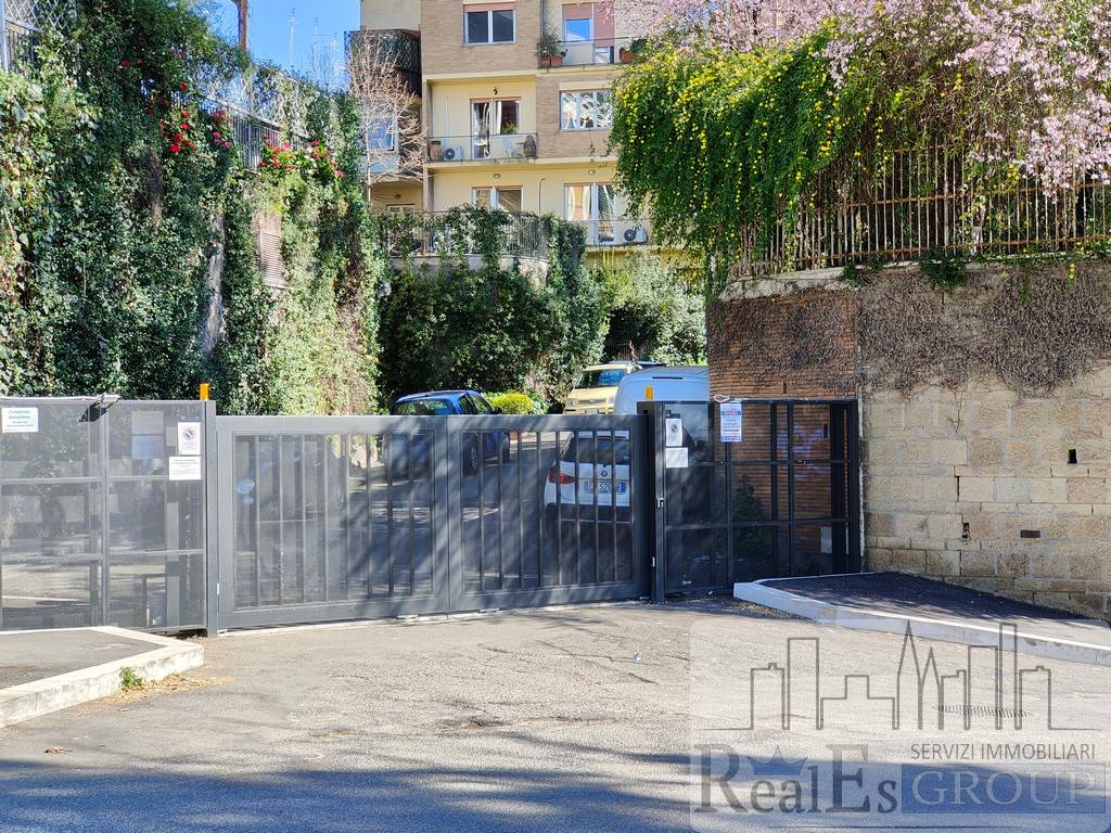 Appartamento in vendita a Roma via Colli della Farnesina
