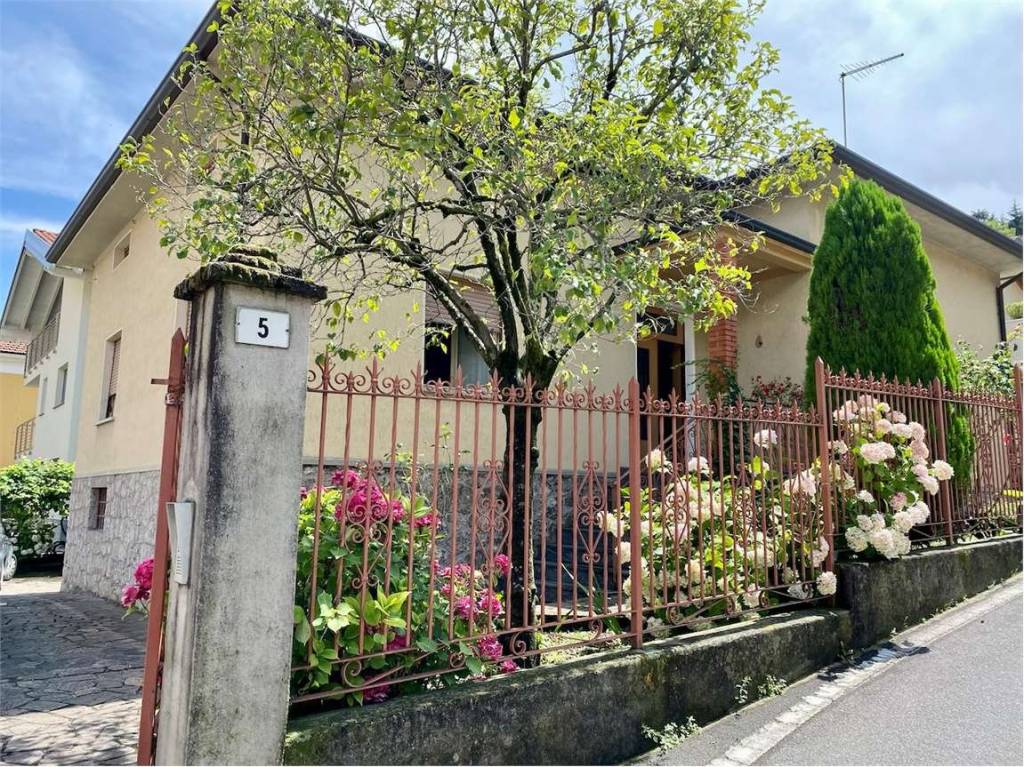 Villa in vendita a Lovere via San Pietro, 5