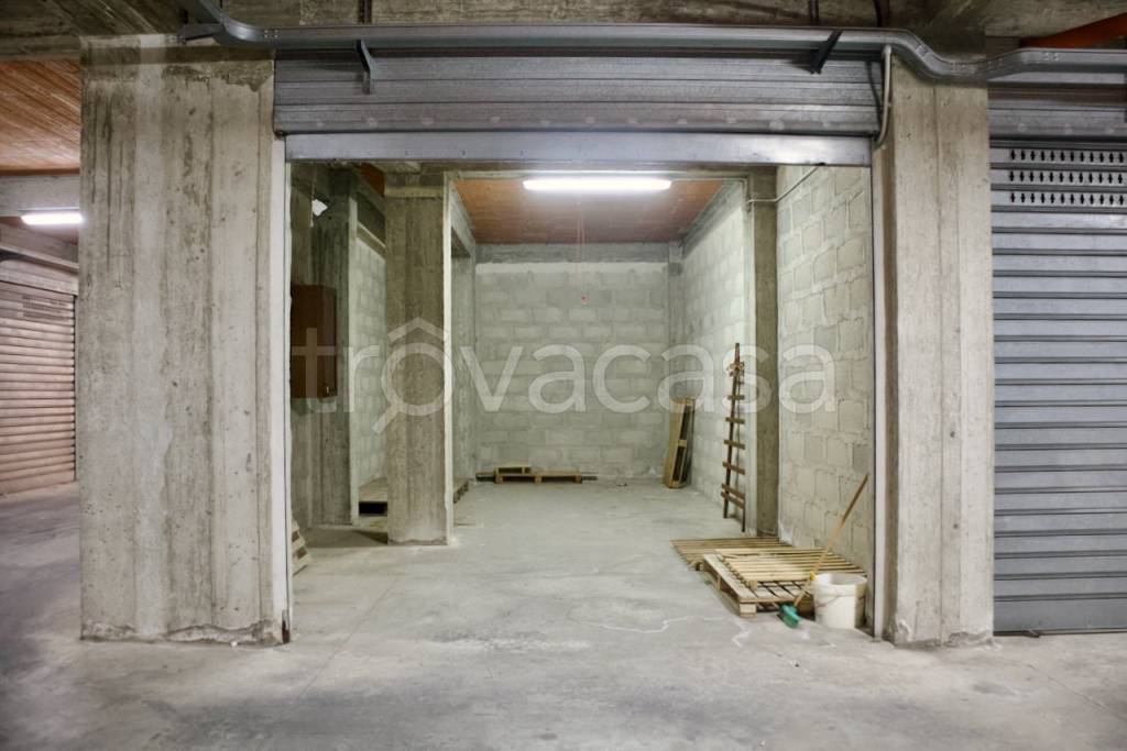 Garage in affitto a Ragusa via Caserta