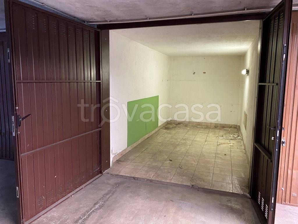 Garage in vendita a Senago via Camillo Benso di Cavour, 157