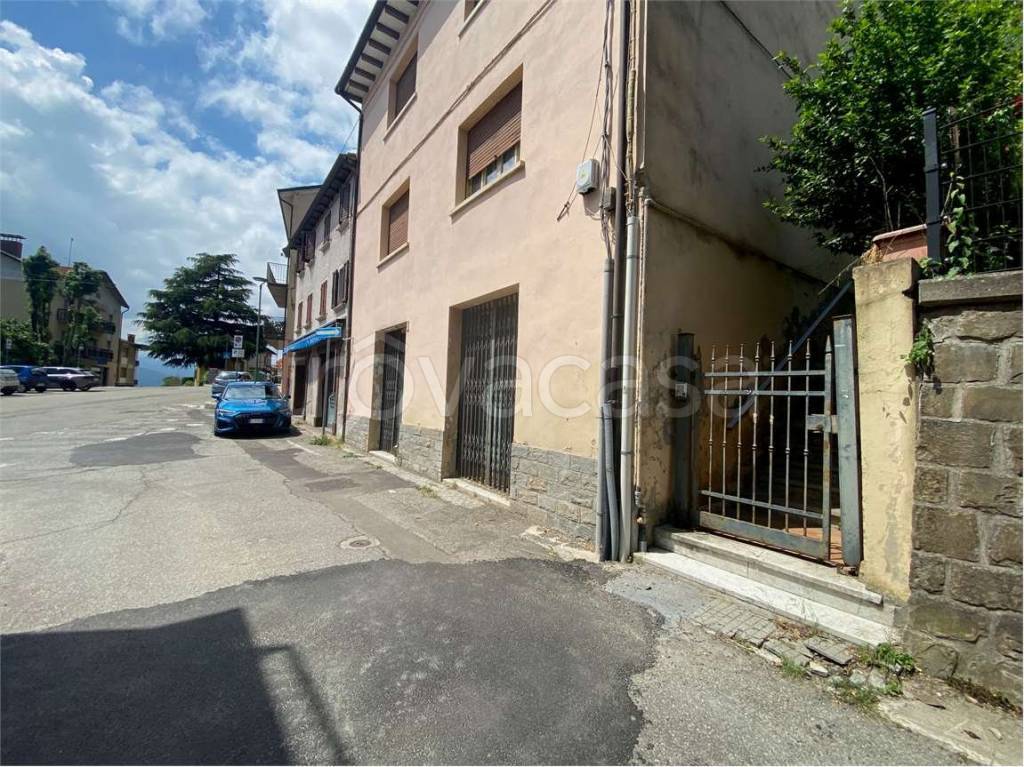 Casa Indipendente in vendita a Castelnovo ne' Monti