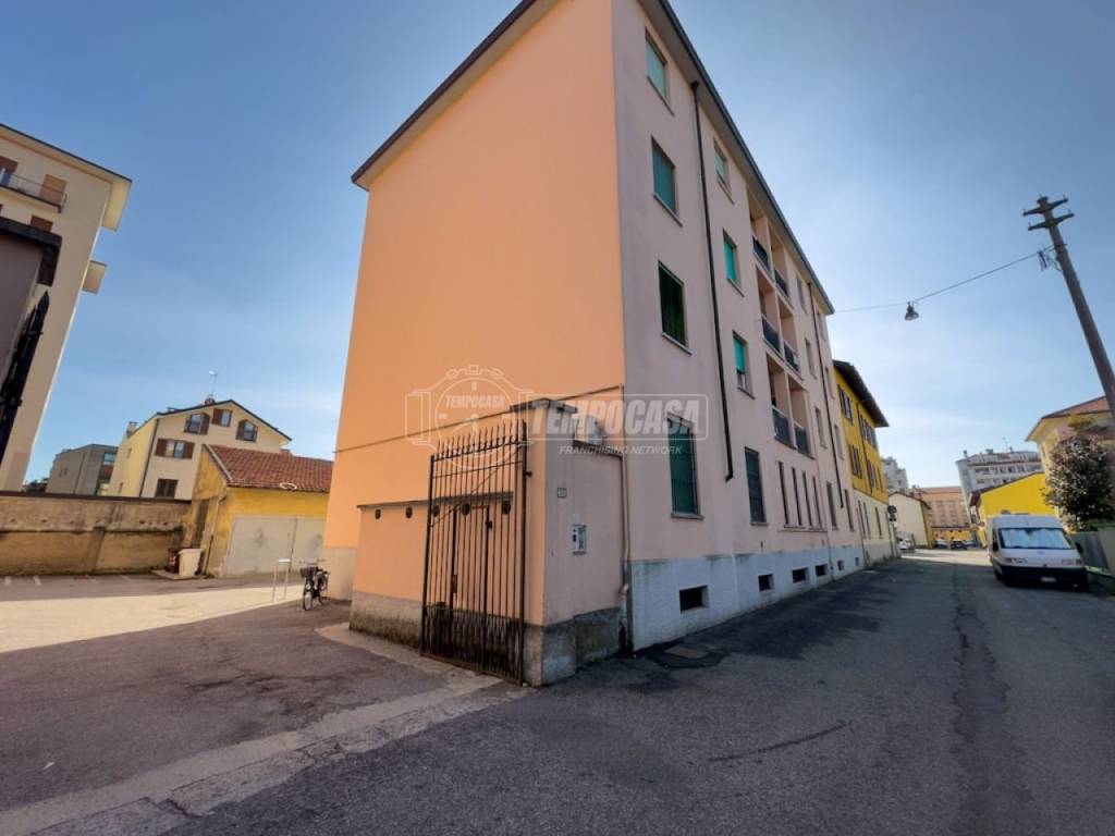 Appartamento in vendita ad Abbiategrasso via Cesare Battisti 14/b