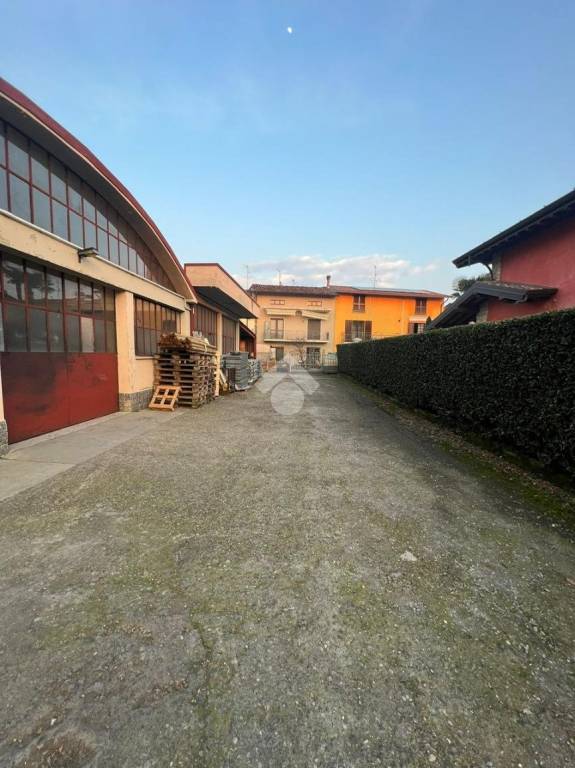 Capannone Industriale in vendita a Bolgare via Peschiera, 1