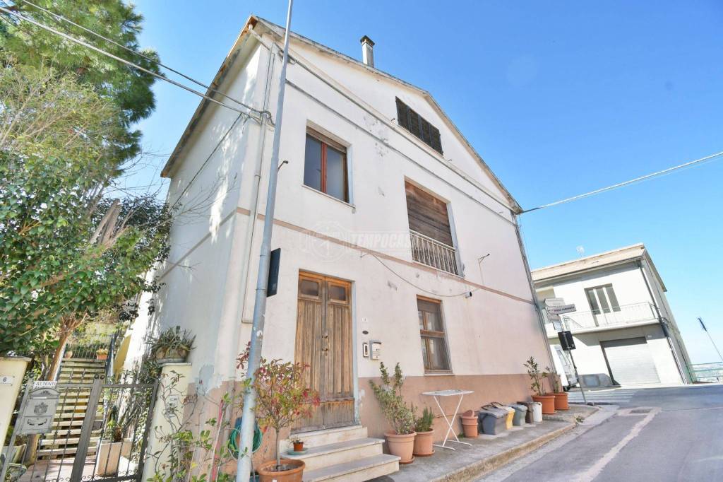 Casa Indipendente in vendita a Sant'Elpidio a Mare via Gabriele d'Annunzio