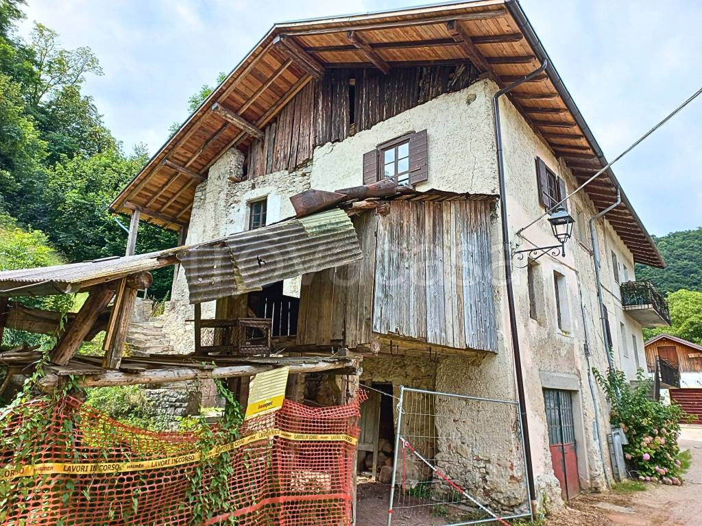 Casa Indipendente in vendita a Borgo Valsugana via Feltre