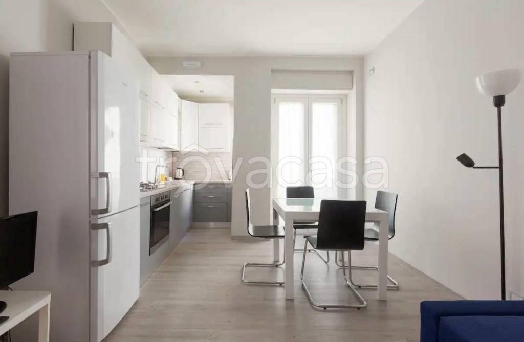 Appartamento in vendita a Milano via Teodosio, 44