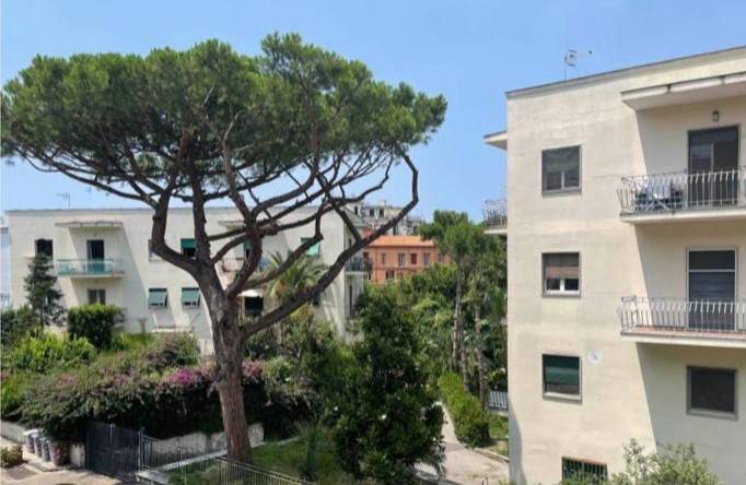 Appartamento in affitto a Napoli via Posillipo