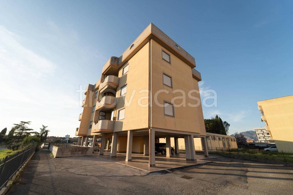 Appartamento in vendita a Latina via Carrara, 34