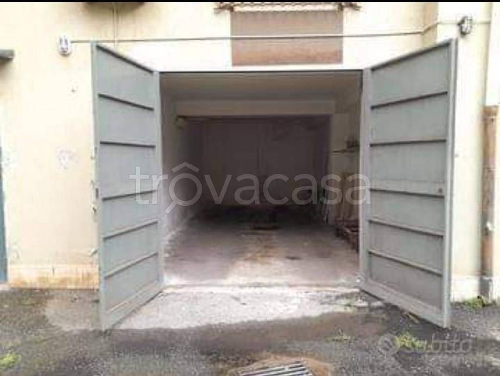 Garage in affitto a Mascalucia corso Raffaello, 28