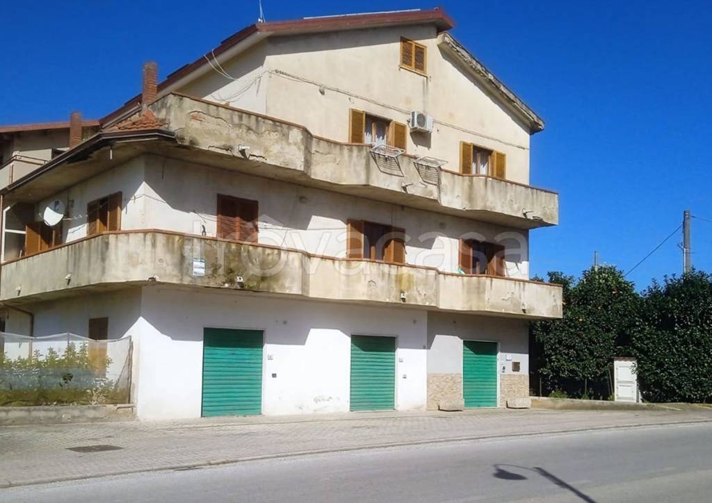 Appartamento in vendita a Castelnuovo Cilento via Arbosto, 16