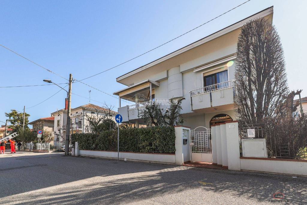 Villa Bifamiliare in vendita a Rimini via Giambattista Morgagni