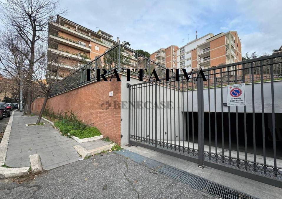 Garage in vendita a Roma viale delle Medaglie d'Oro, 224