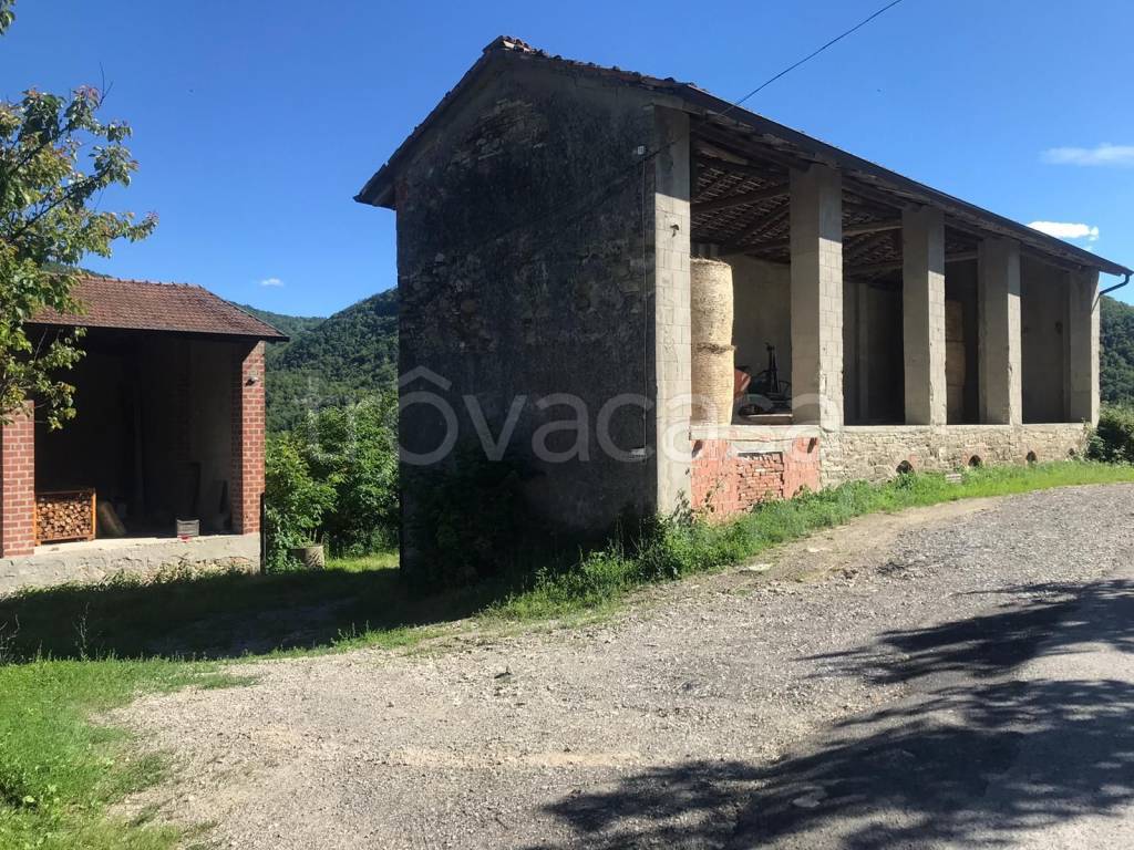 Rustico in vendita ad Alta Val Tidone via Cesare Battisti, 8