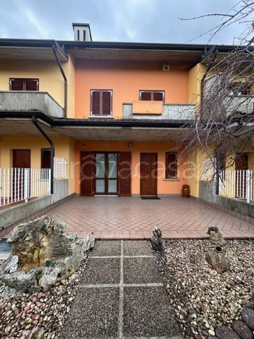 Villa a Schiera in vendita a Bagnatica via Giovanni Pascoli