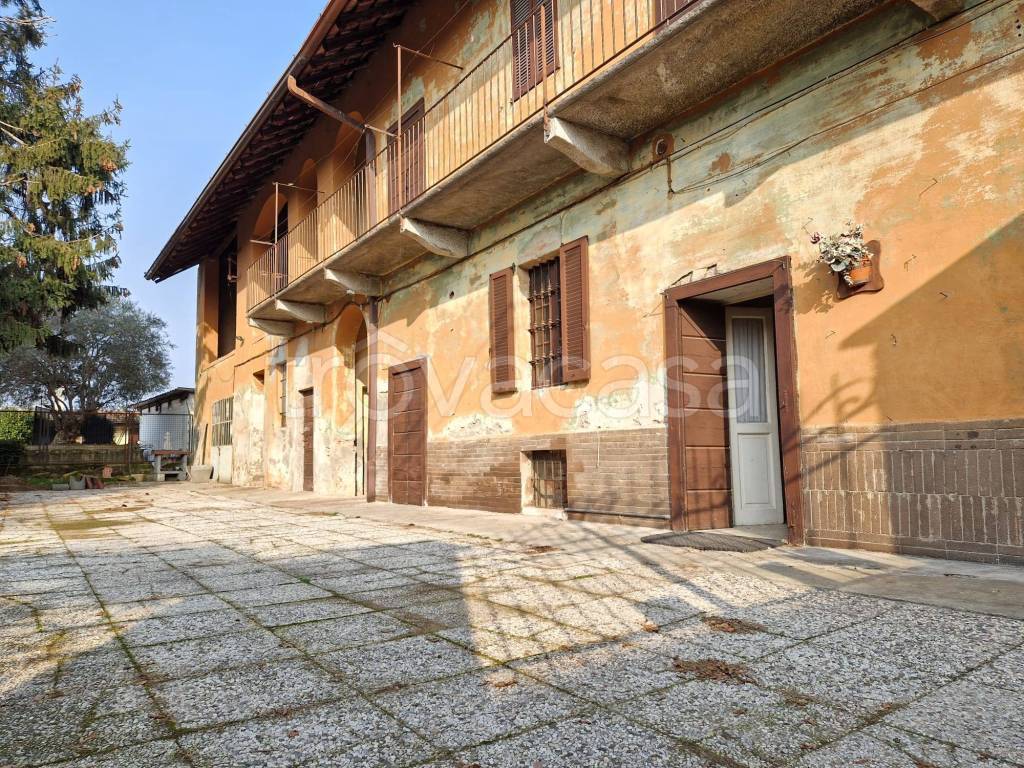 Casa Indipendente in vendita a Lonate Pozzolo via Francesco Baracca, 9